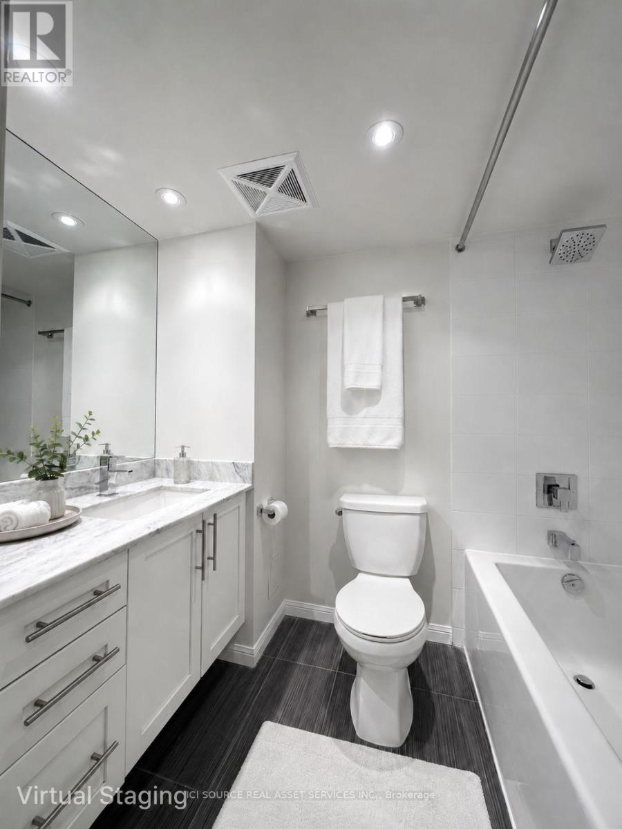725 - 85 East Liberty Street, Toronto, ON - Indoor Photo Showing Bathroom