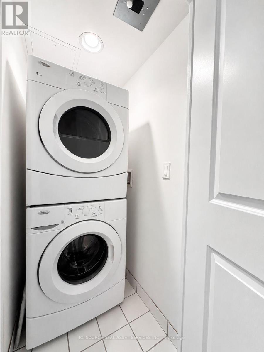 725 - 85 East Liberty Street, Toronto, ON - Indoor Photo Showing Laundry Room