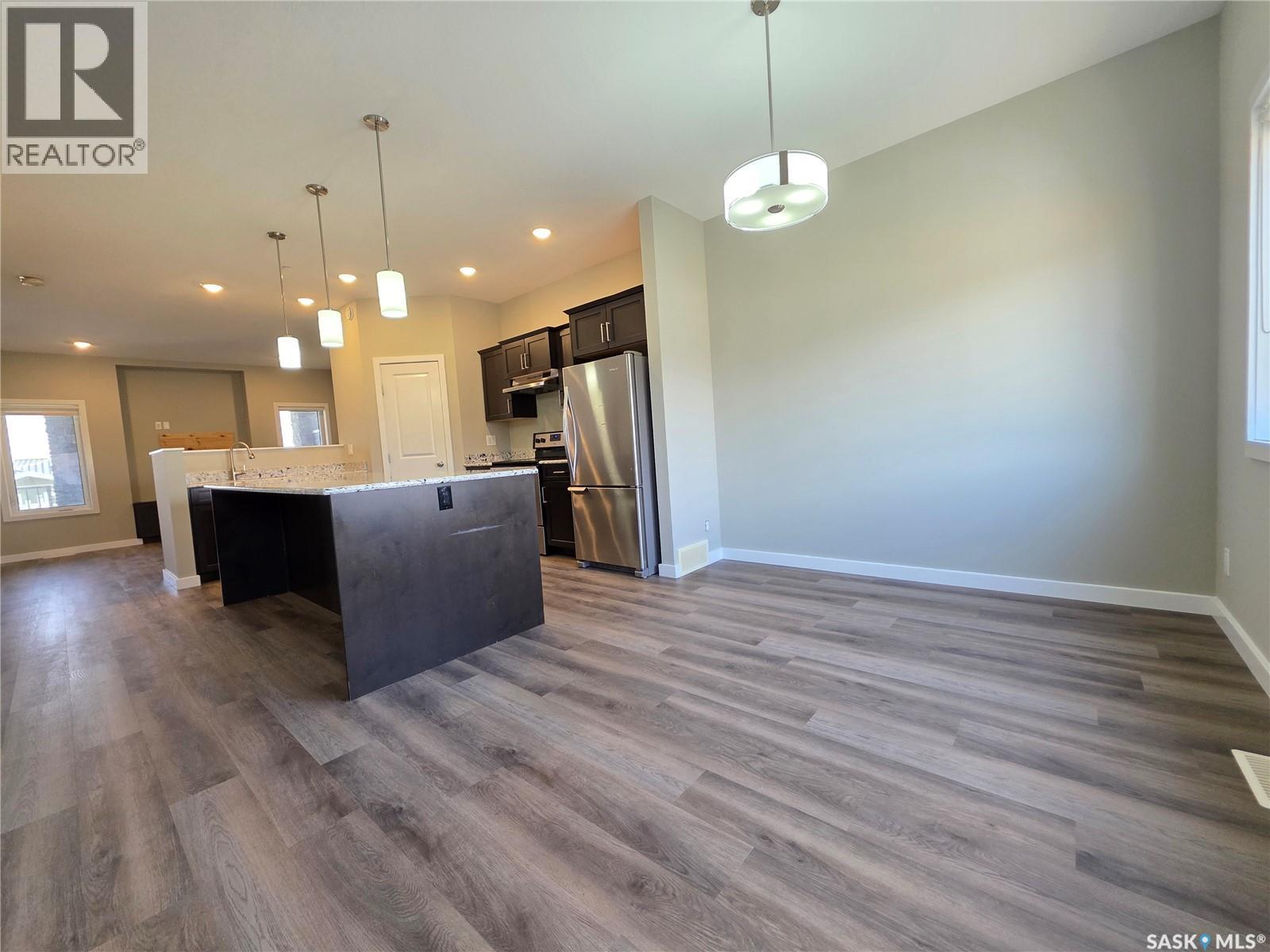 553 Douglas Drive, Swift Current, SK - Indoor Photo Showing Kitchen With Upgraded Kitchen