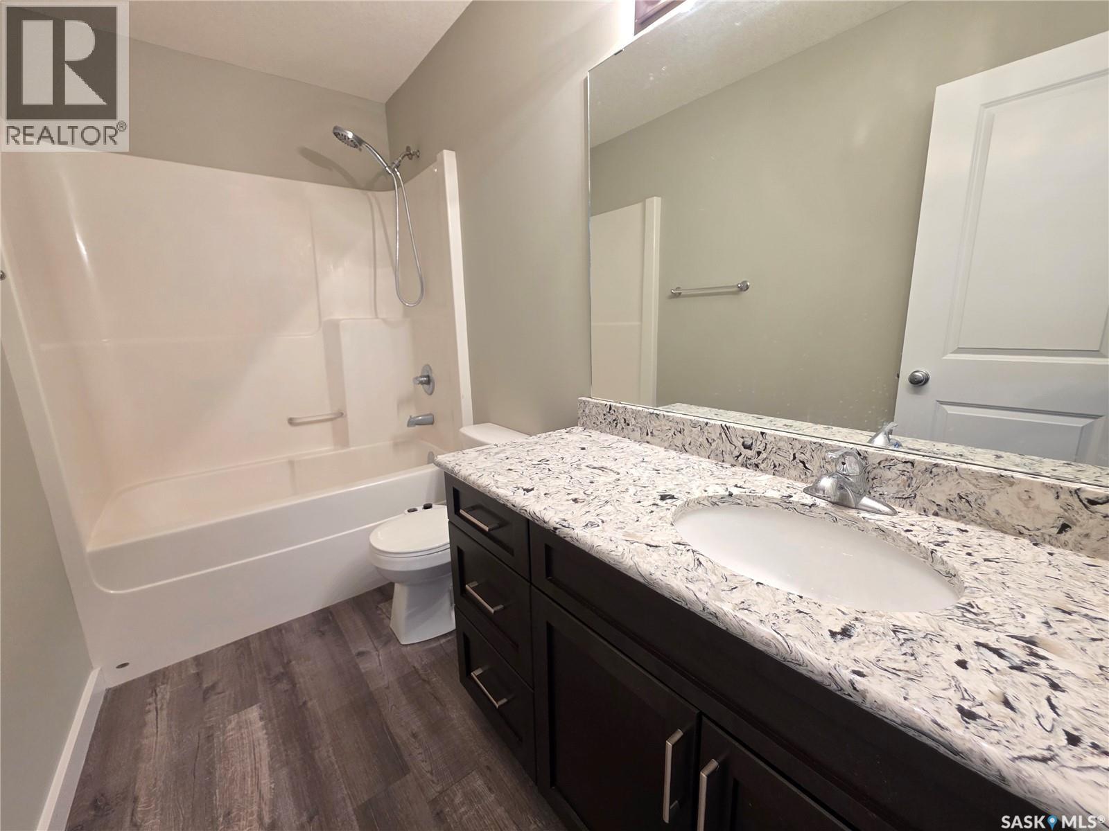 553 Douglas Drive, Swift Current, SK - Indoor Photo Showing Bathroom