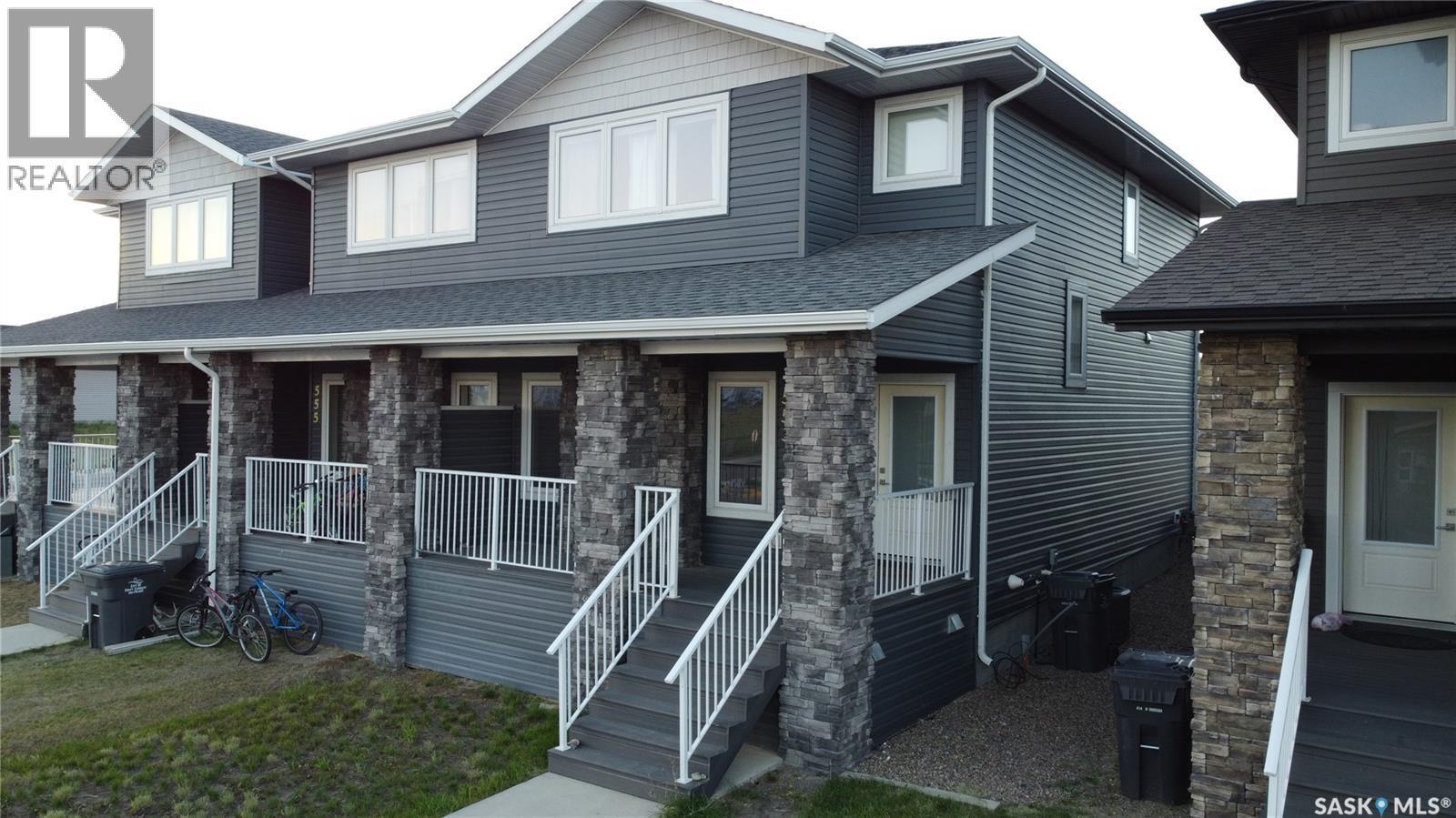 553 Douglas Drive, Swift Current, SK - Outdoor With Deck Patio Veranda
