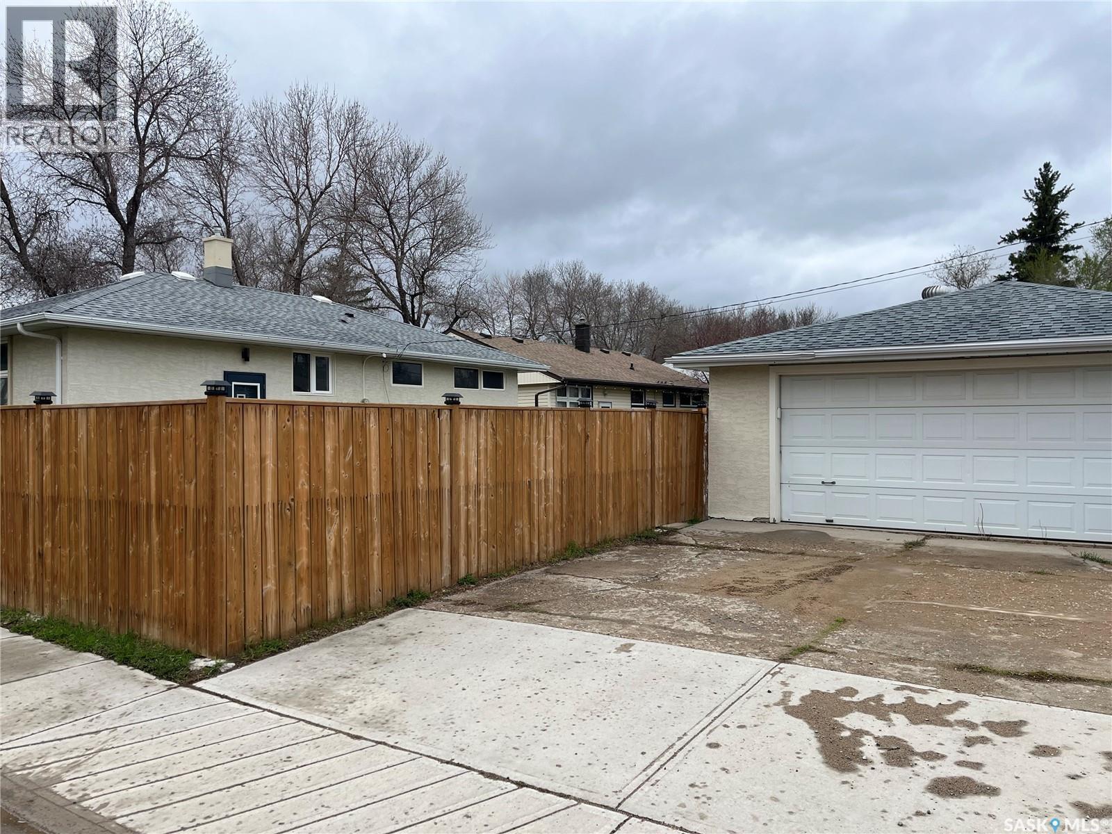 2745 Abbott Road, Regina, SK - Outdoor