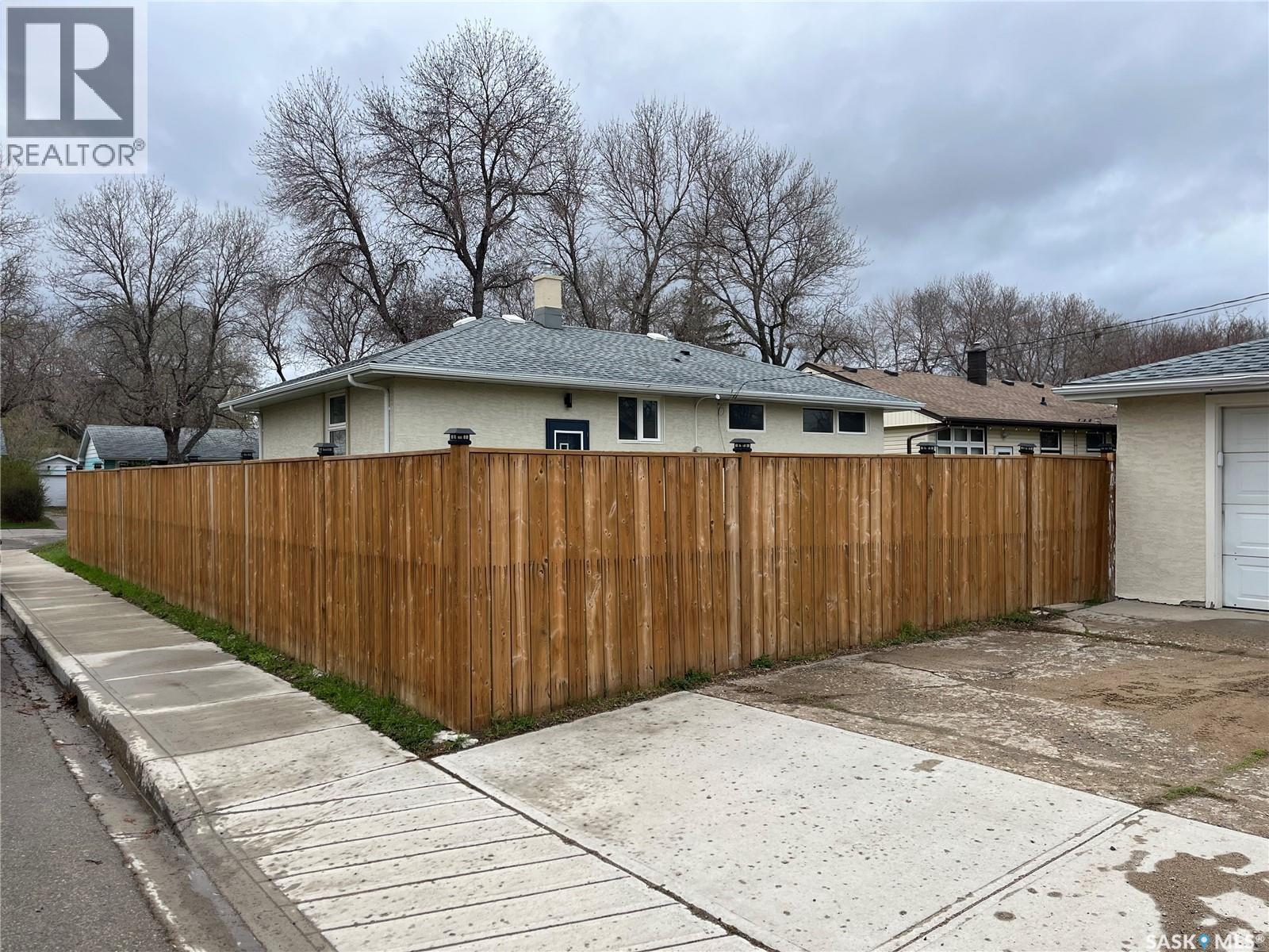 2745 Abbott Road, Regina, SK - Outdoor