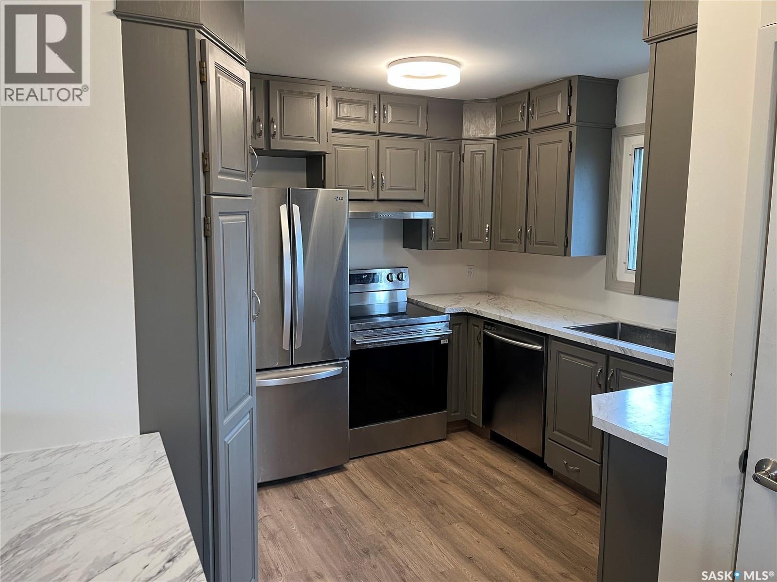 2745 Abbott Road, Regina, SK - Indoor Photo Showing Kitchen With Stainless Steel Kitchen