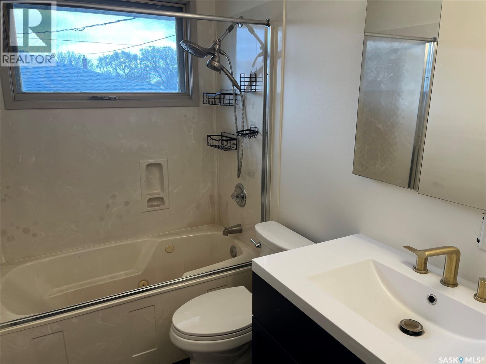 2745 Abbott Road, Regina, SK - Indoor Photo Showing Bathroom