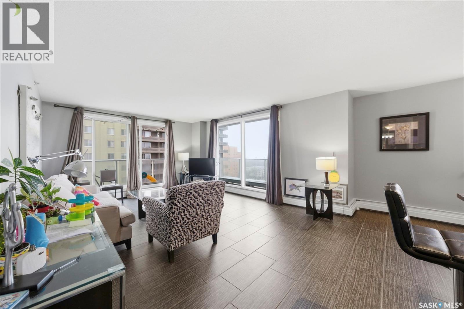 1102 320 5Th Avenue N, Saskatoon, SK - Indoor