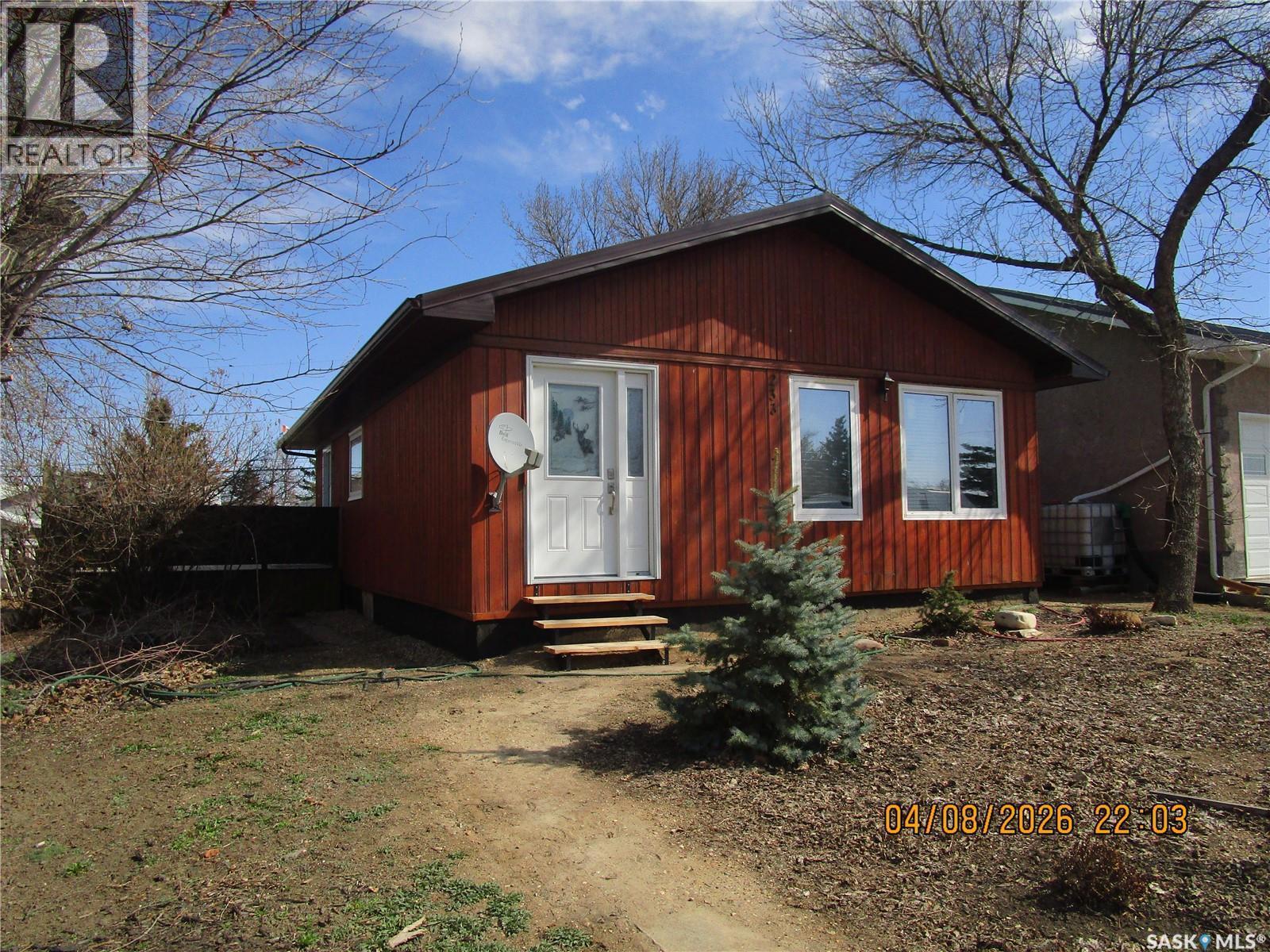 233 4Th Avenue E, Gravelbourg, SK - Outdoor