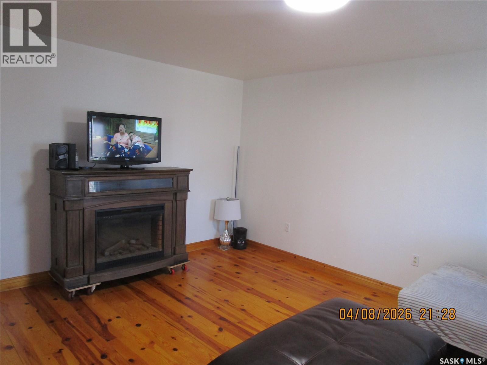 233 4Th Avenue E, Gravelbourg, SK - Indoor With Fireplace