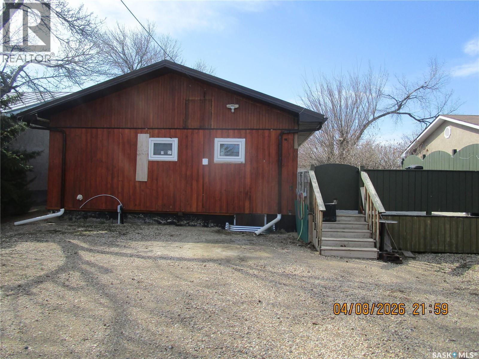233 4Th Avenue E, Gravelbourg, SK - Outdoor