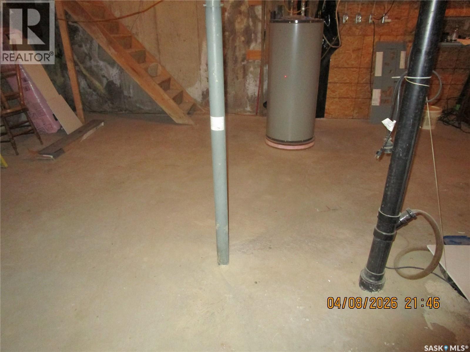 233 4Th Avenue E, Gravelbourg, SK - Indoor Photo Showing Basement