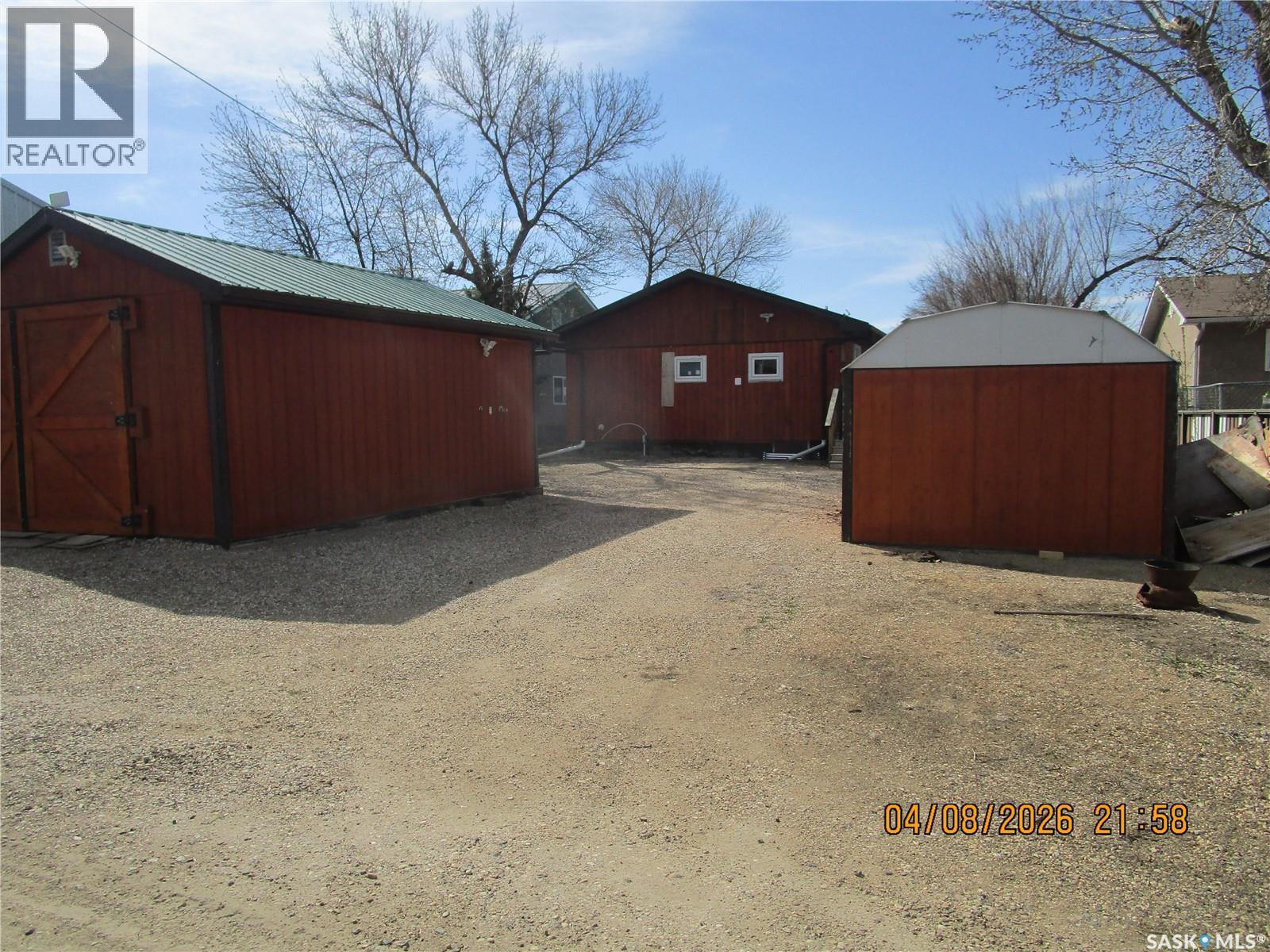 233 4Th Avenue E, Gravelbourg, SK - Outdoor