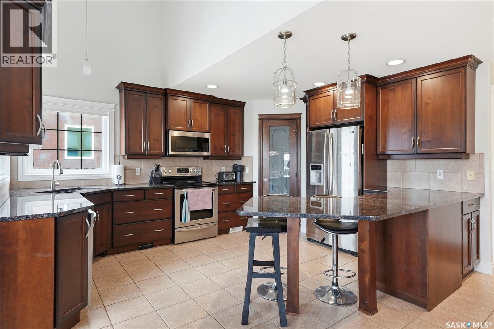 418 Nicklaus Drive, Warman, SK - Indoor Photo Showing Kitchen
