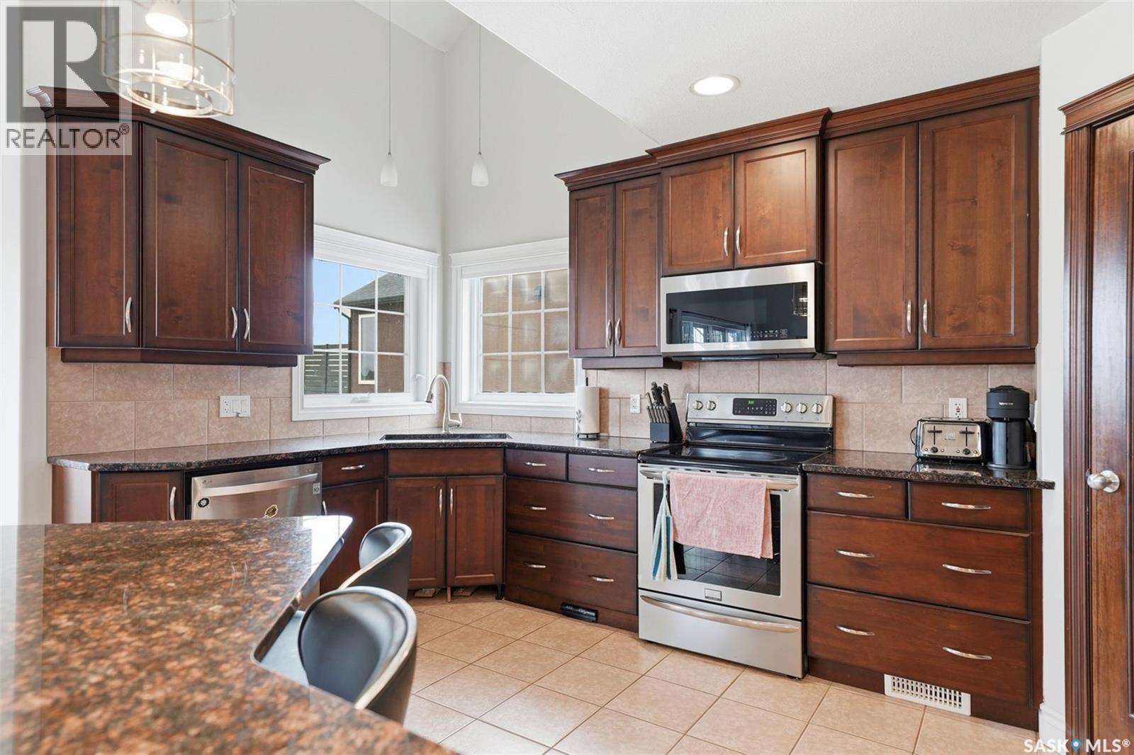 418 Nicklaus Drive, Warman, SK - Indoor Photo Showing Kitchen