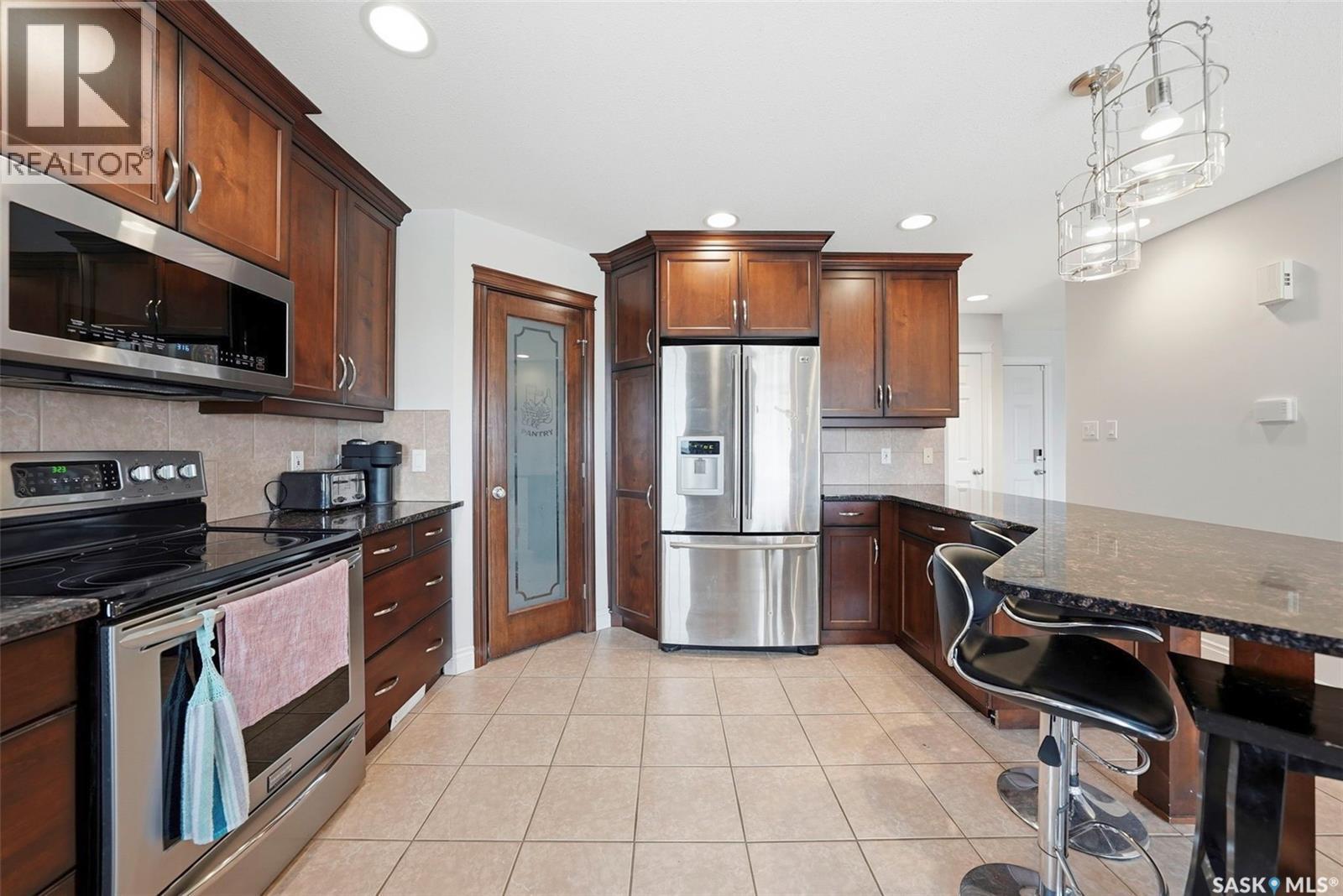 418 Nicklaus Drive, Warman, SK - Indoor Photo Showing Kitchen