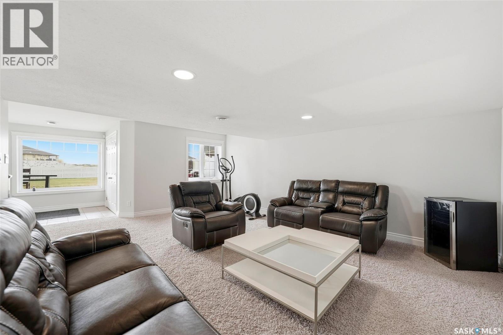 418 Nicklaus Drive, Warman, SK - Indoor Photo Showing Living Room