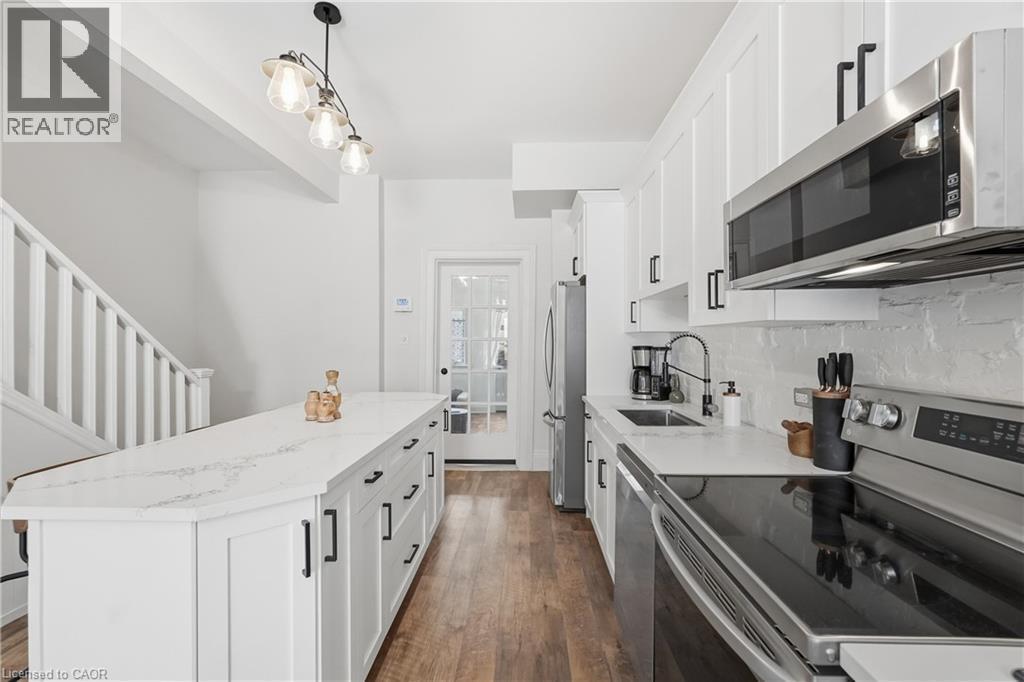 277 Main Street W, Hamilton, ON - Indoor Photo Showing Kitchen With Upgraded Kitchen