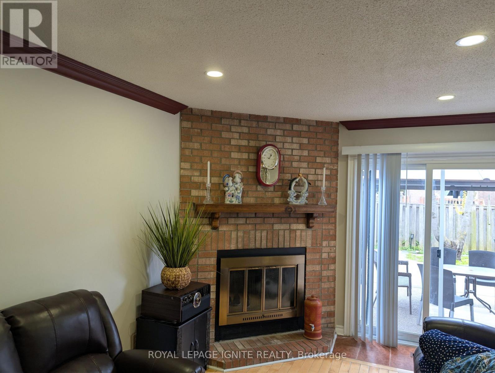 98 Chloe Crescent, Markham, ON - Indoor Photo Showing Living Room With Fireplace