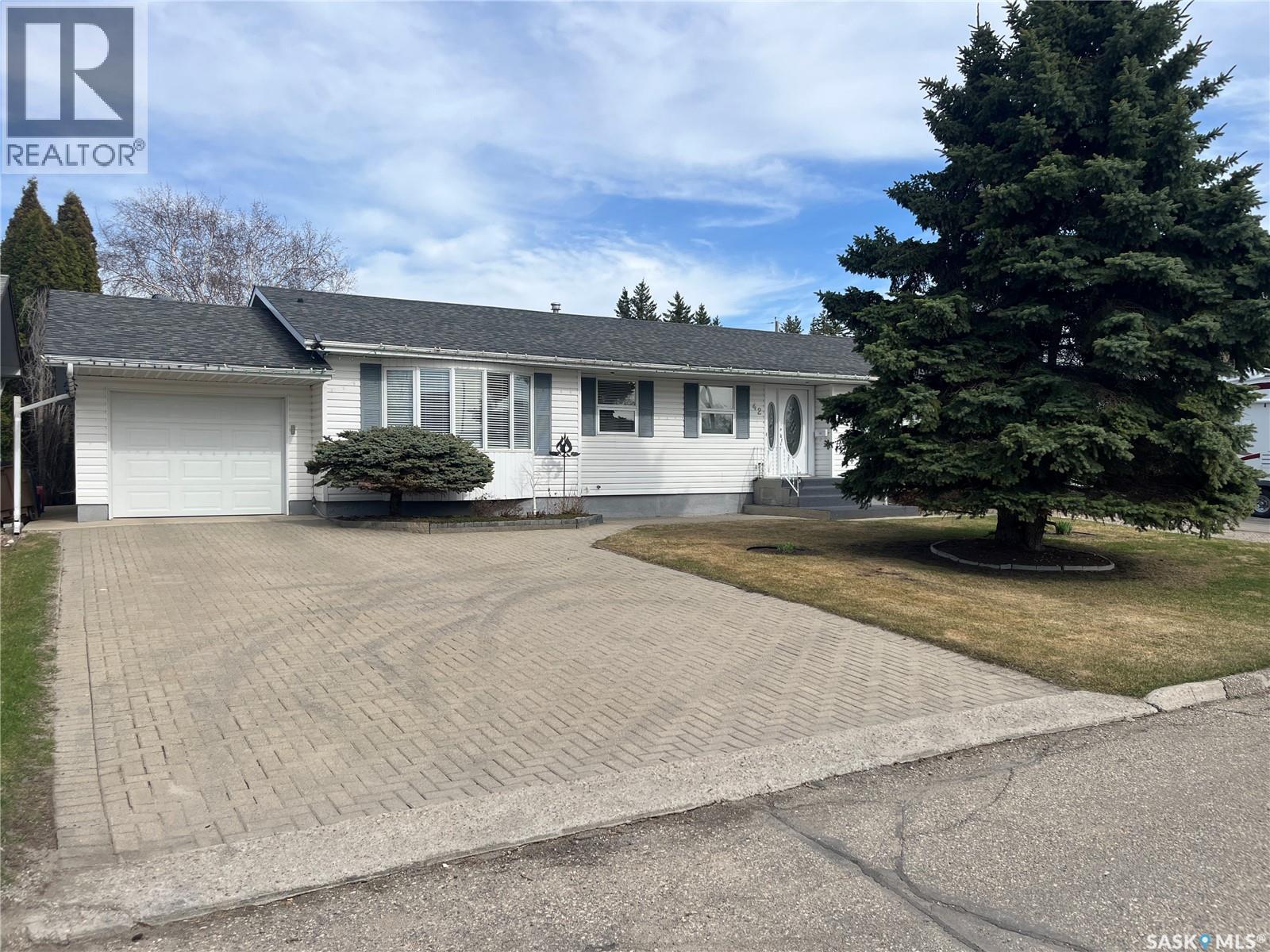 42 7Th Street Ne, Wadena, SK - Outdoor With Facade