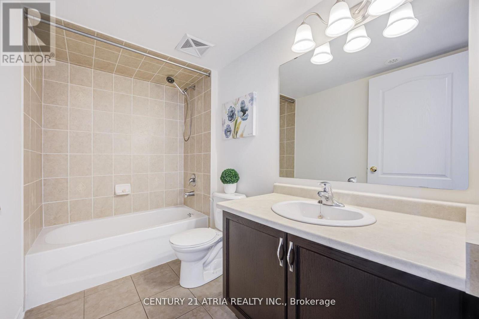 5 - 129 Isaac Devins Boulevard, Toronto, ON - Indoor Photo Showing Bathroom