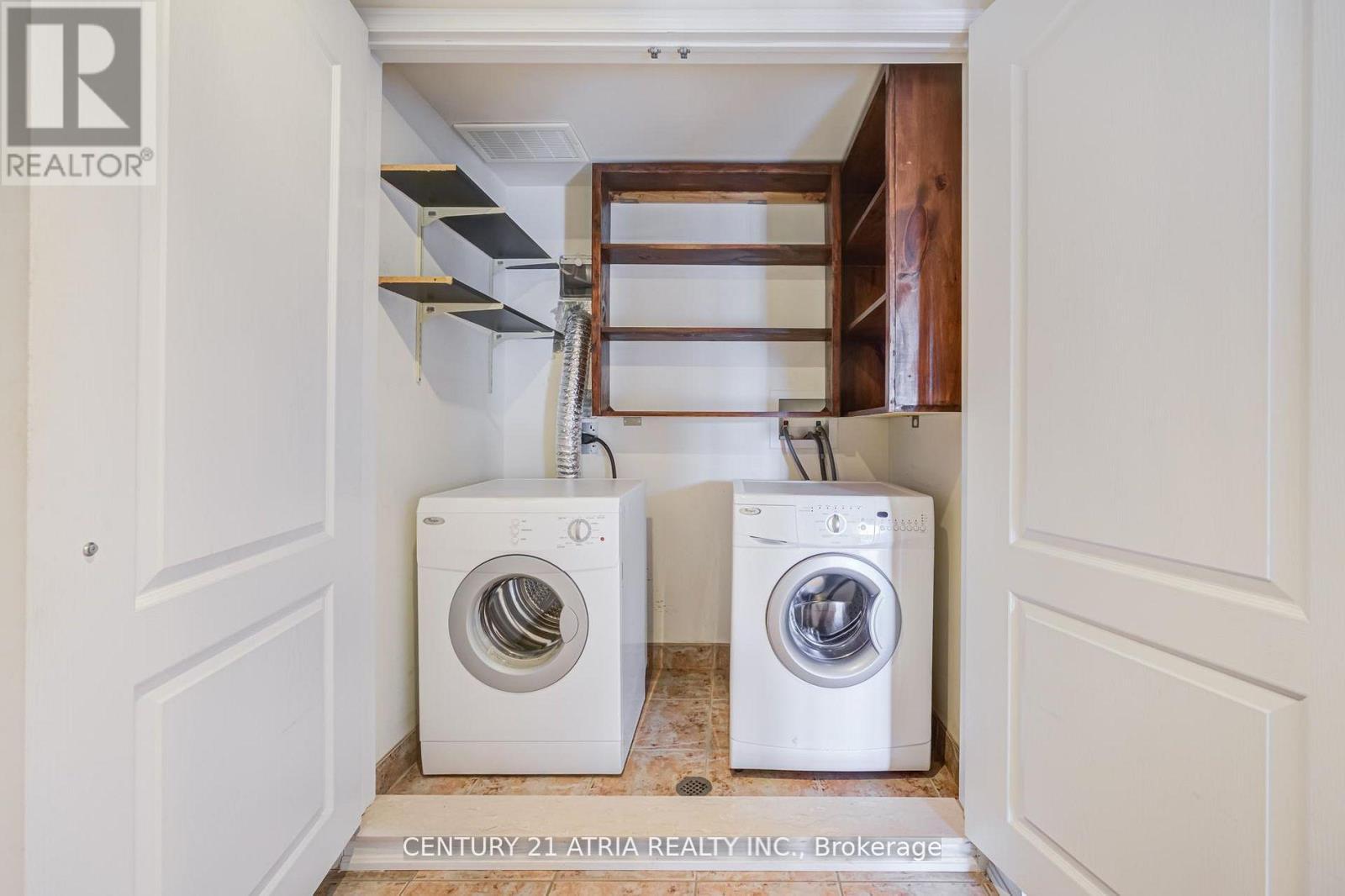 5 - 129 Isaac Devins Boulevard, Toronto, ON - Indoor Photo Showing Laundry Room