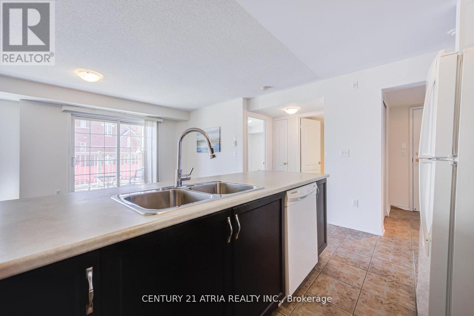 5 - 129 Isaac Devins Boulevard, Toronto, ON - Indoor Photo Showing Kitchen With Double Sink