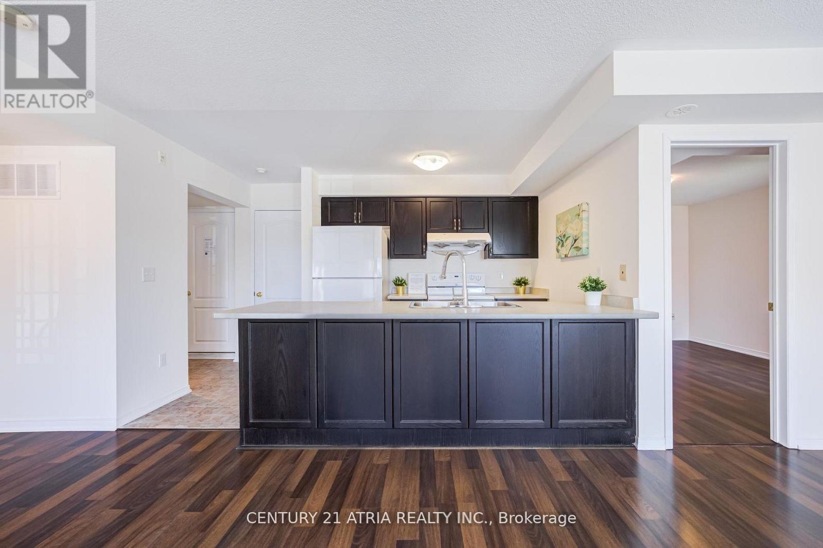 5 - 129 Isaac Devins Boulevard, Toronto, ON - Indoor Photo Showing Kitchen