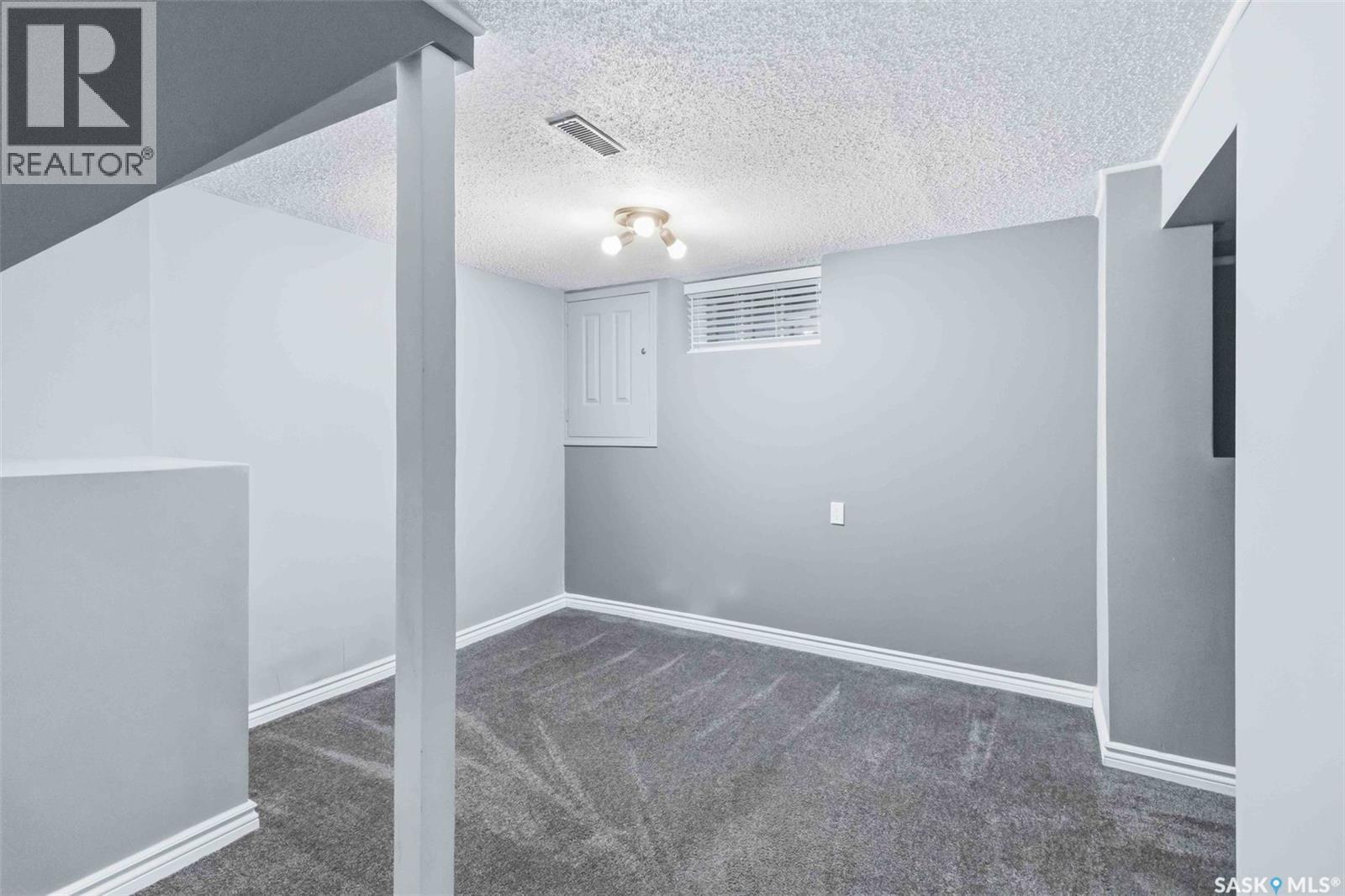 445 U Avenue S, Saskatoon, SK - Indoor