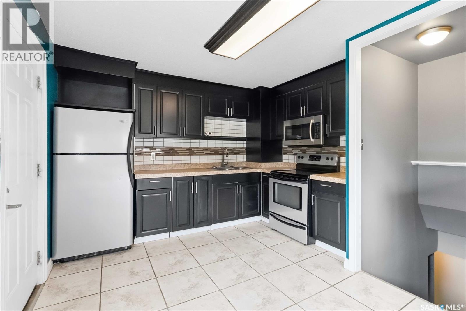445 U Avenue S, Saskatoon, SK - Indoor Photo Showing Kitchen With Double Sink