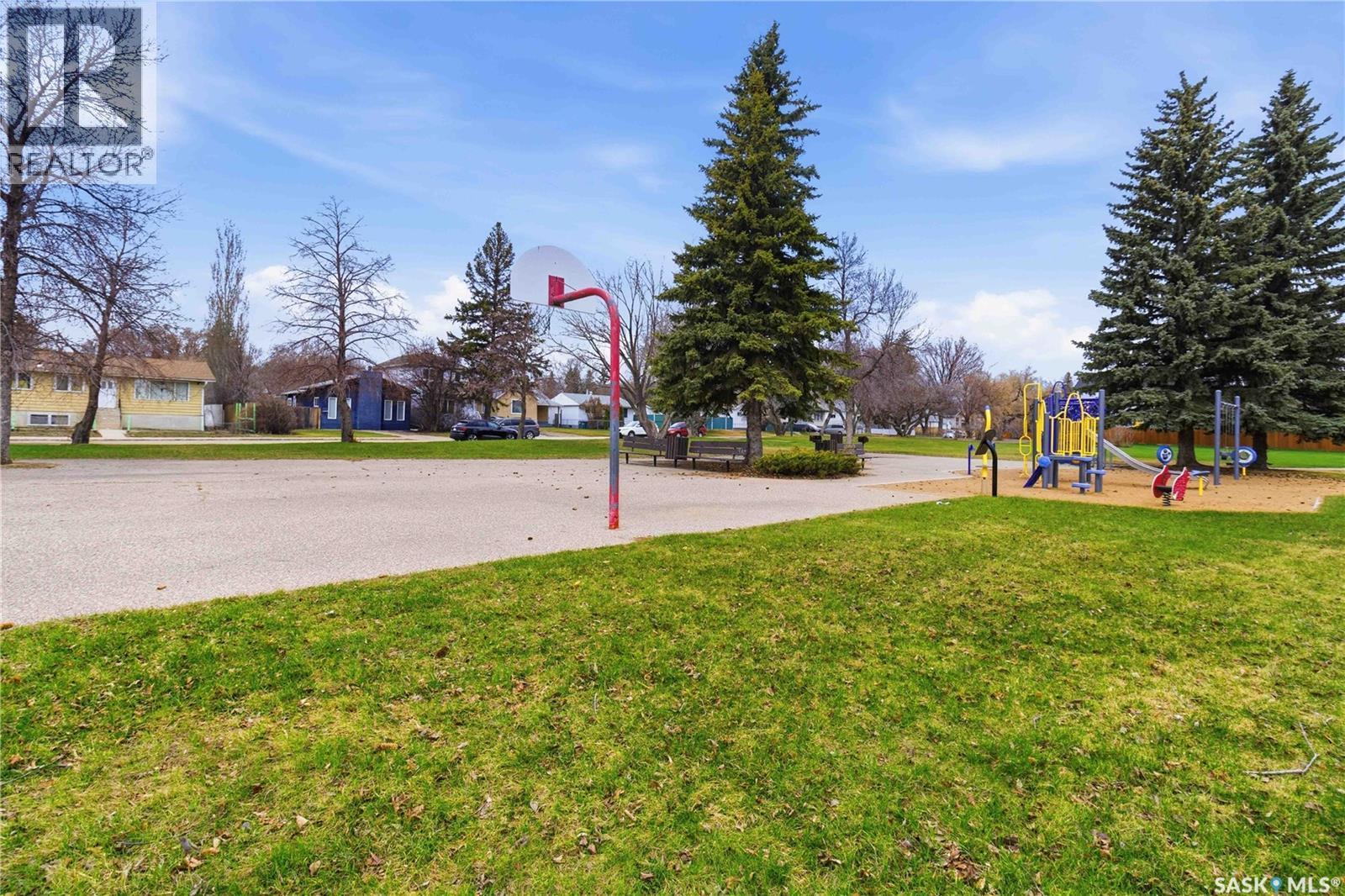 445 U Avenue S, Saskatoon, SK - Outdoor