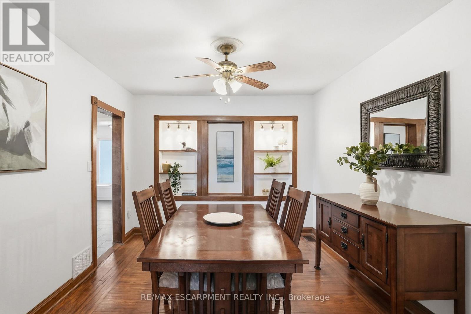 230 Beach Boulevard, Hamilton, ON - Indoor Photo Showing Dining Room