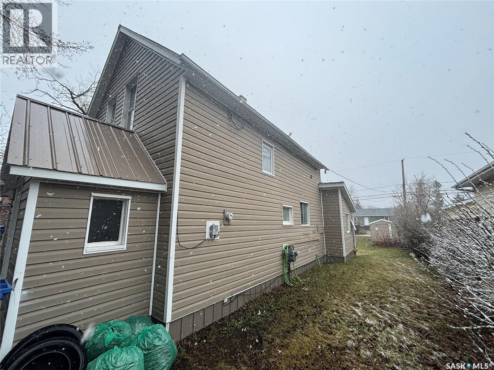 112 Stovel Avenue E, Melfort, SK - Outdoor
