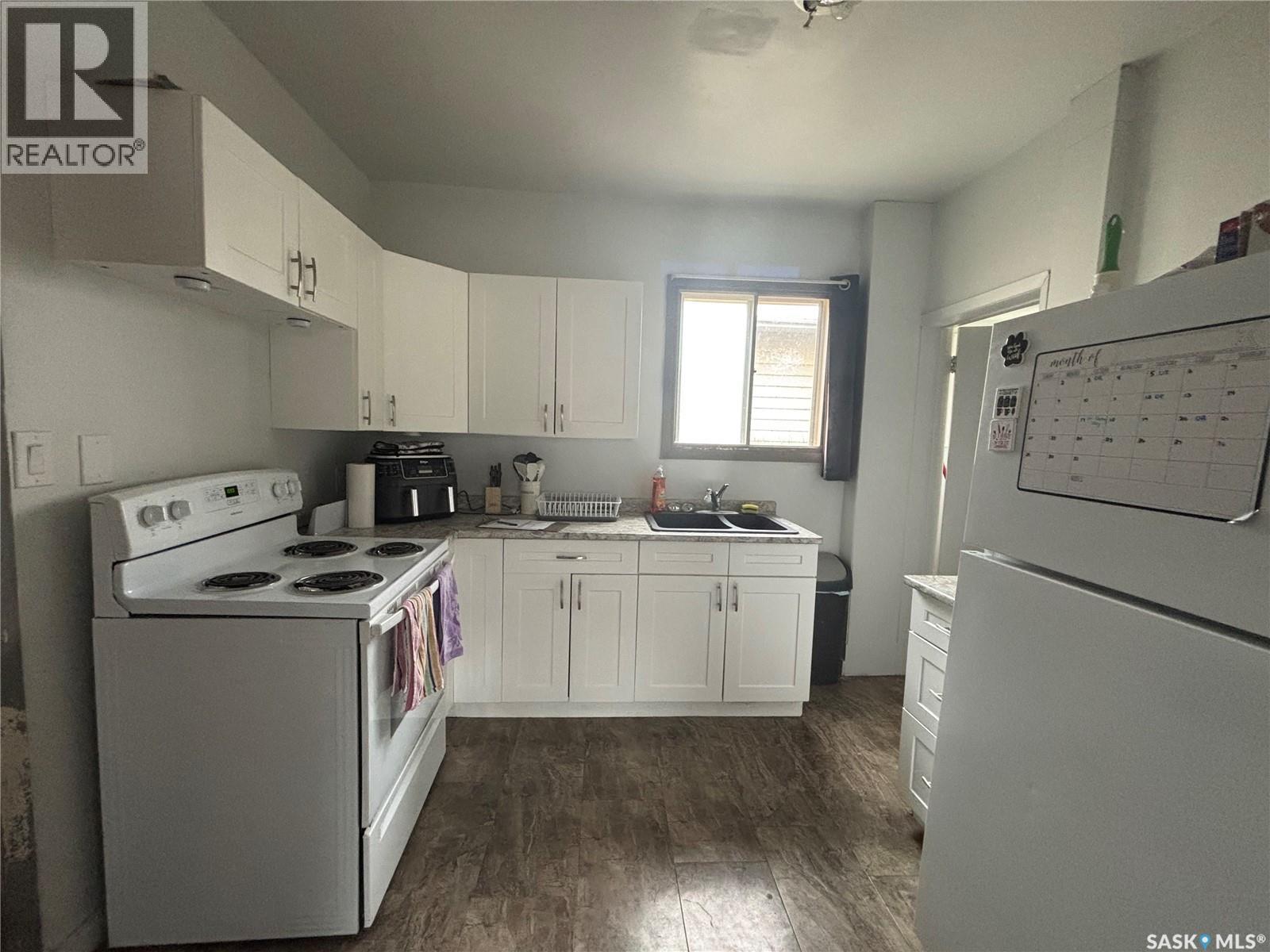 112 Stovel Avenue E, Melfort, SK - Indoor Photo Showing Kitchen With Double Sink