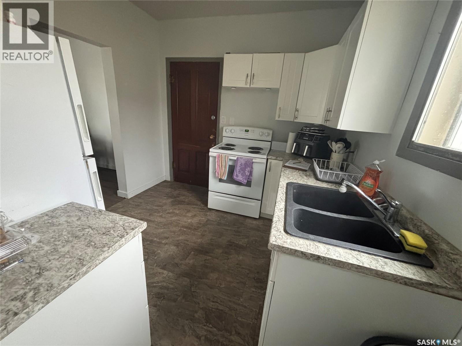 112 Stovel Avenue E, Melfort, SK - Indoor Photo Showing Kitchen With Double Sink