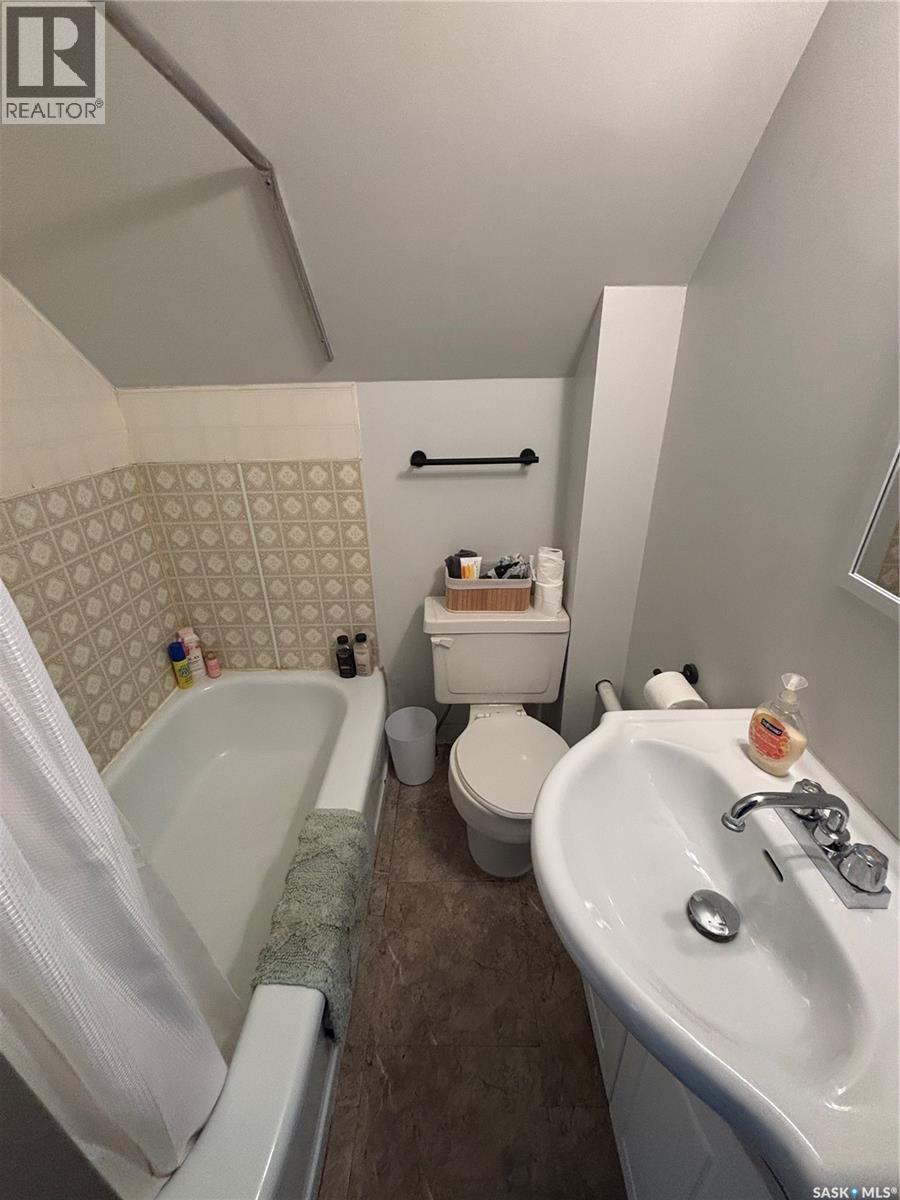 112 Stovel Avenue E, Melfort, SK - Indoor Photo Showing Bathroom