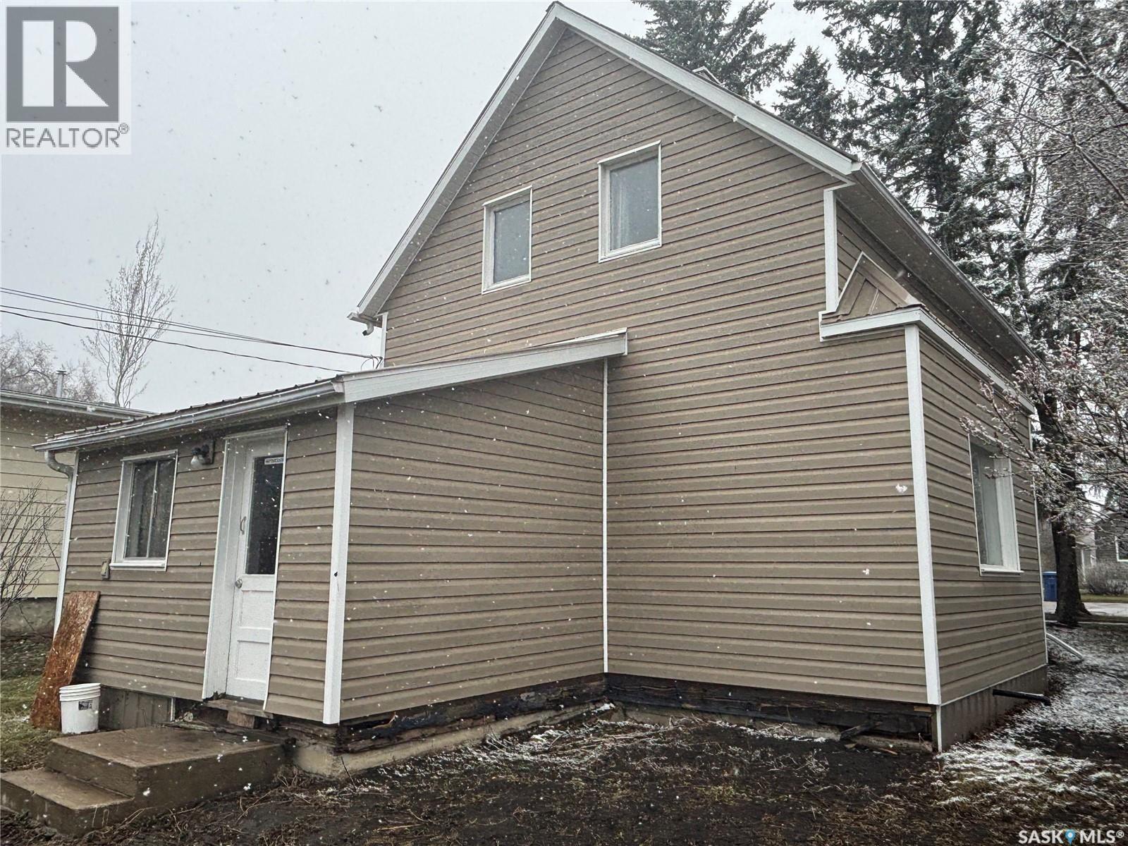 112 Stovel Avenue E, Melfort, SK - Outdoor