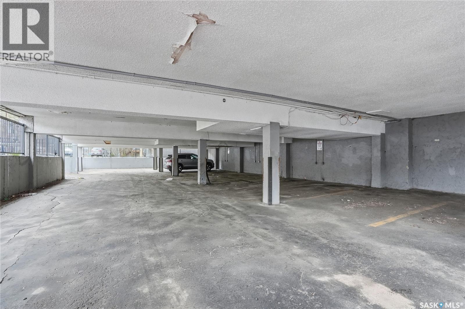 304 431 4Th Avenue N, Saskatoon, SK - Photo Showing Garage