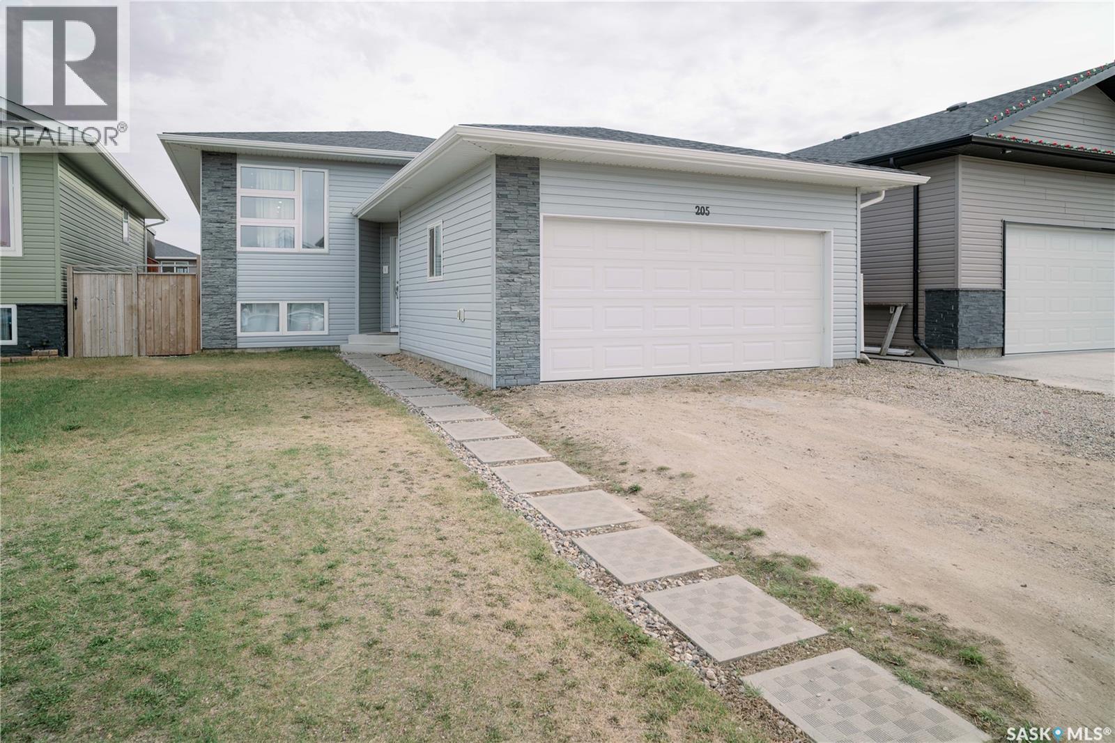 205 Reddekopp Lane, Warman, SK - Outdoor