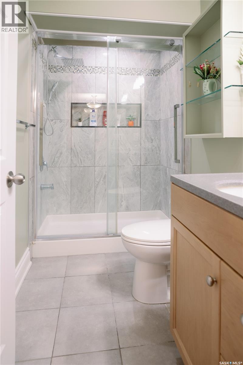 205 Reddekopp Lane, Warman, SK - Indoor Photo Showing Bathroom