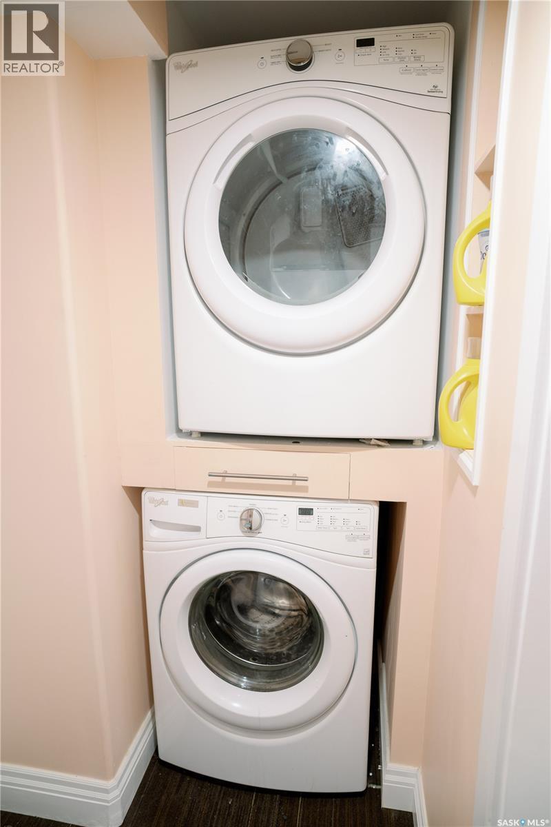 205 Reddekopp Lane, Warman, SK - Indoor Photo Showing Laundry Room