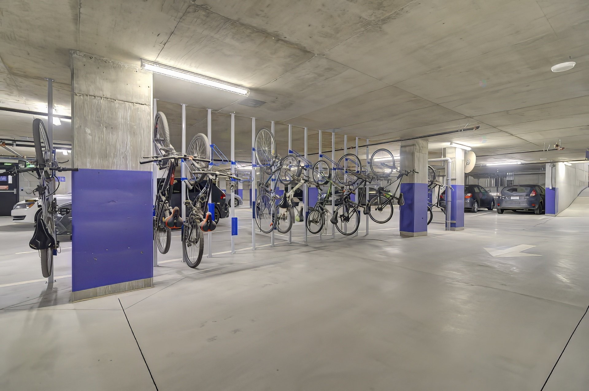 Garage - 523-1150 Boul. René-Lévesque E., Montréal (Ville-Marie), QC - Indoor Photo Showing Garage