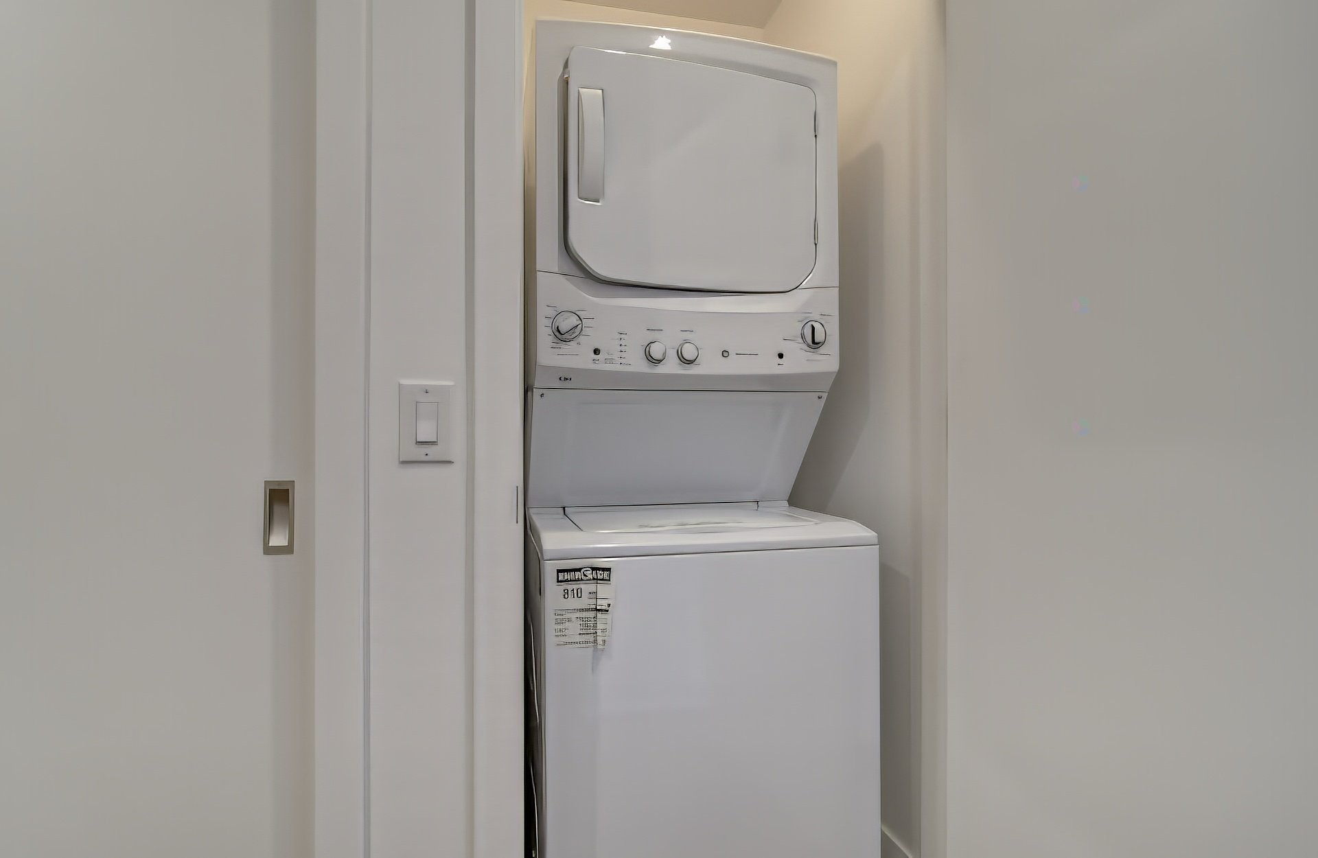 Salle de lavage - 523-1150 Boul. René-Lévesque E., Montréal (Ville-Marie), QC - Indoor Photo Showing Laundry Room