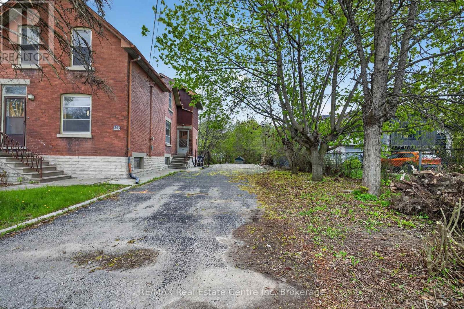 121 Elizabeth Street, Guelph (St. Patrick'S Ward), ON
