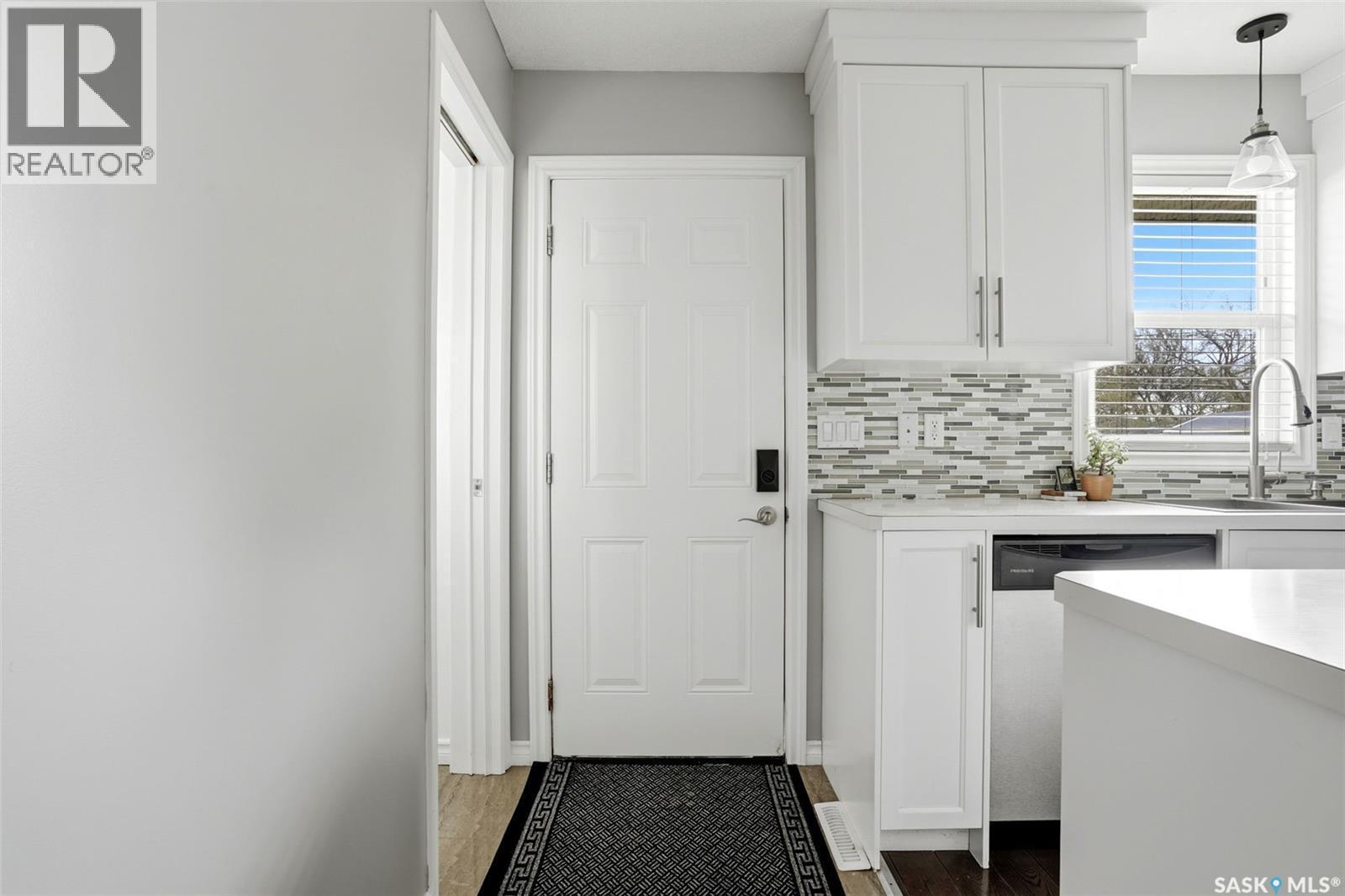 211 Ottawa Street, Regina, SK - Indoor