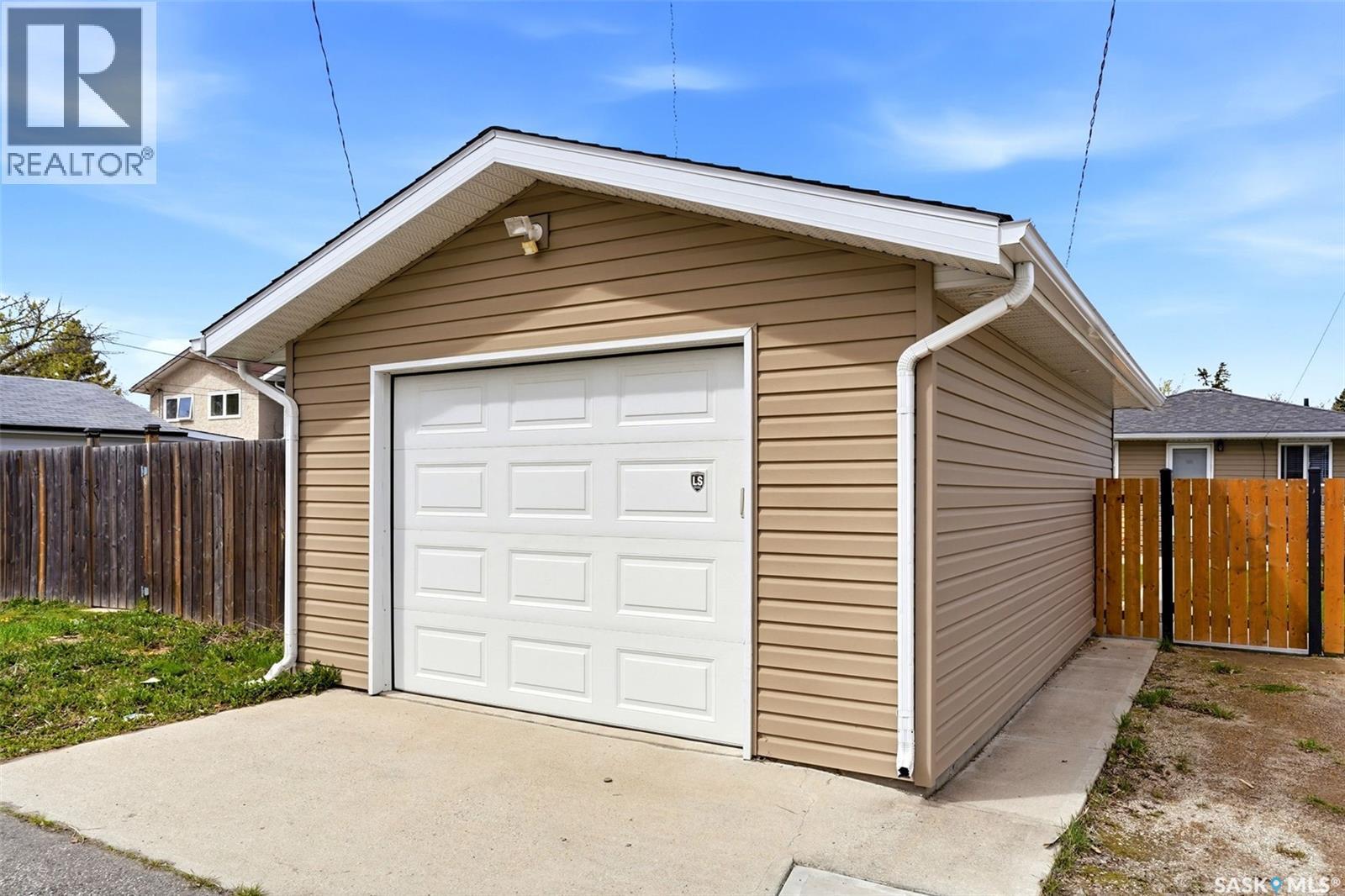 211 Ottawa Street, Regina, SK - Outdoor With Exterior