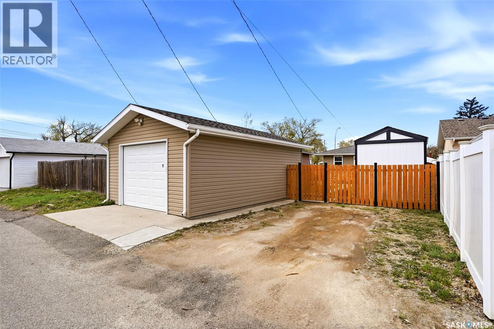 211 Ottawa Street, Regina, SK - Outdoor