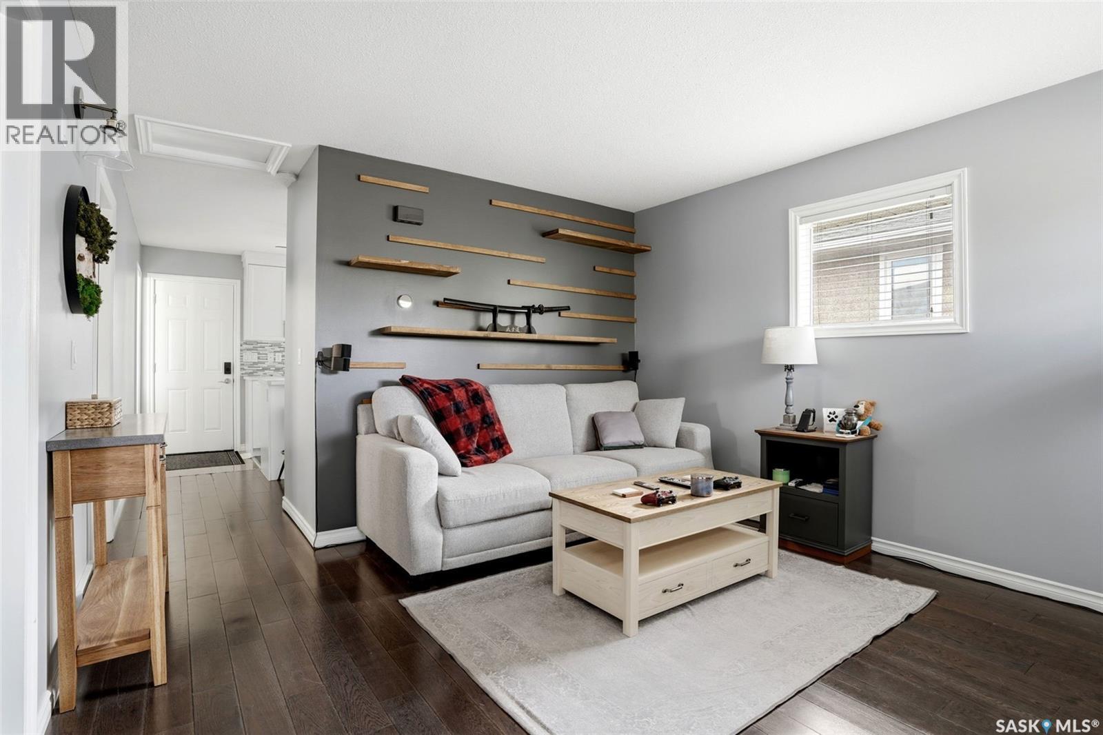 211 Ottawa Street, Regina, SK - Indoor Photo Showing Living Room