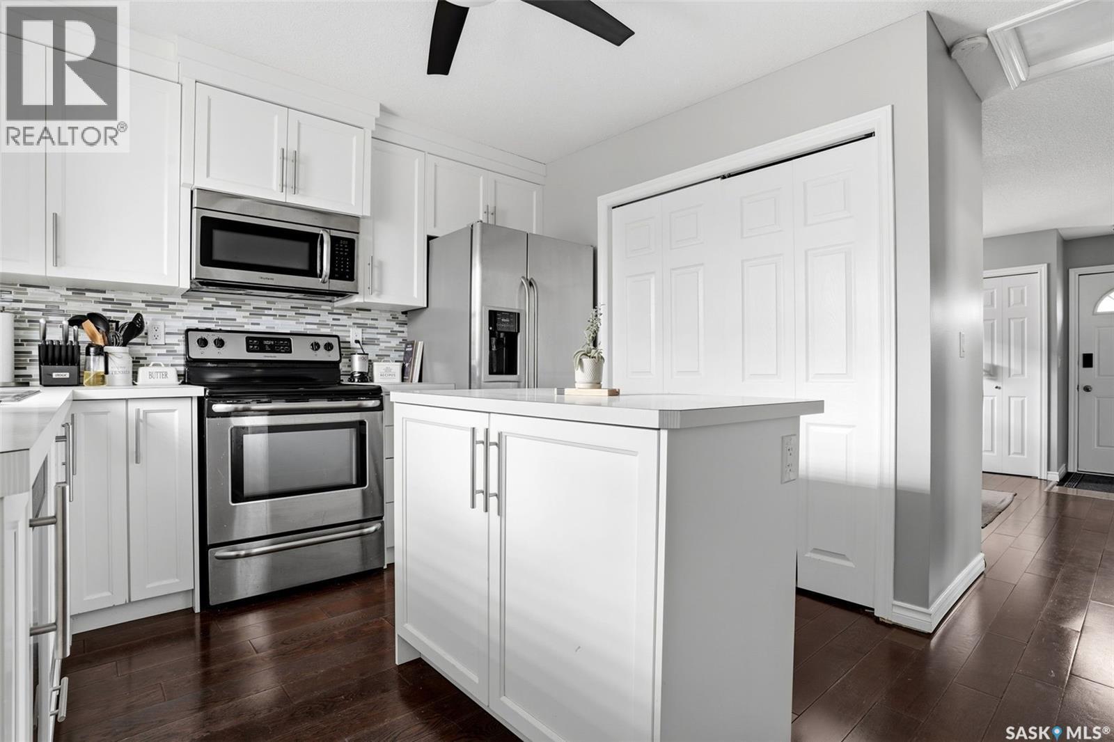 211 Ottawa Street, Regina, SK - Indoor Photo Showing Kitchen With Stainless Steel Kitchen