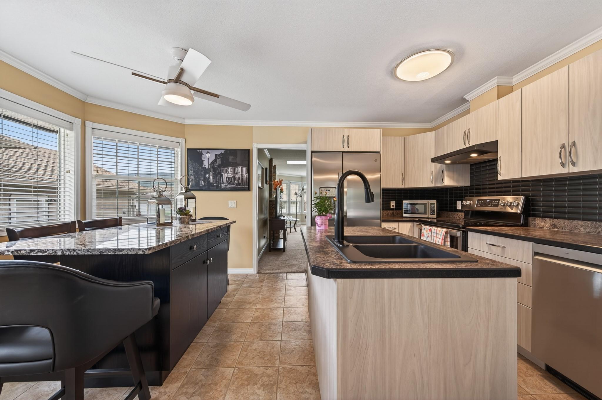 3577 Navatanee Drive, Kamloops, BC - Indoor Photo Showing Kitchen With Double Sink With Upgraded Kitchen