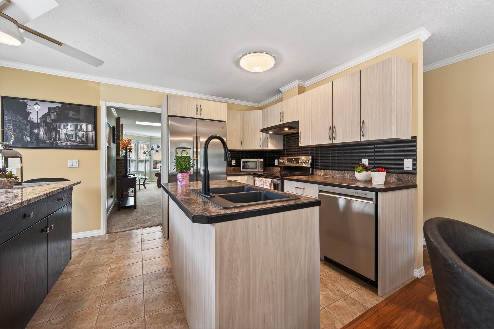 3577 Navatanee Drive, Kamloops, BC - Indoor Photo Showing Kitchen With Double Sink