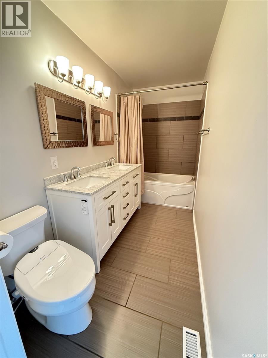 33 Mcculloch Street, Fillmore, SK - Indoor Photo Showing Bathroom